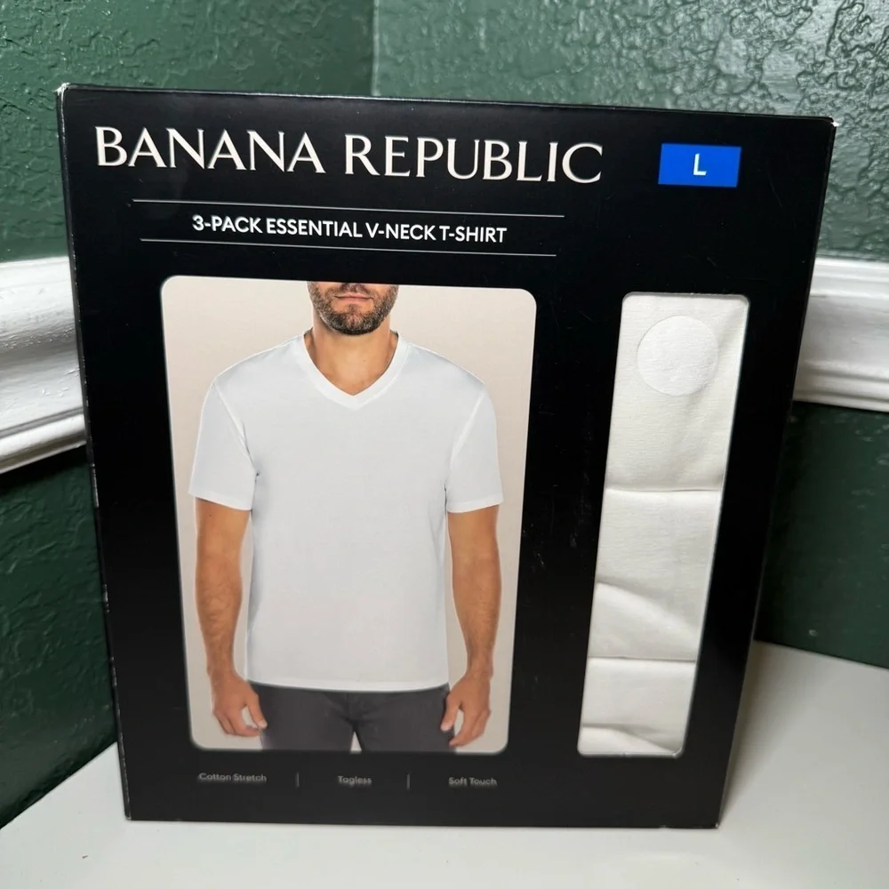 NEW! Banana Republic Men's 3 pack Essential White V-Neck T-shirt Soft Tee M/XL